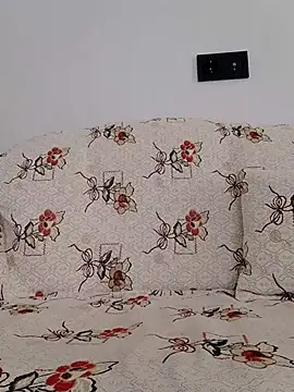 Snapshot of Rdm_b chatting on October 29, 8:05 am Rdm b online show from October 29, 8:05 am