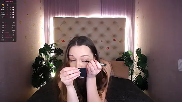 Julie Rhodes online show from December 12, 12:44 pm