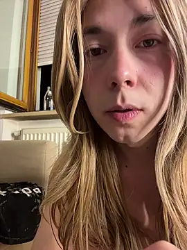 Snapshot of See_my_Boobs_ chatting on November 16, 9:53 pm See my Boobs online show from November 16, 9:53 pm