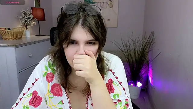 Ruyjin Choi online show from November 18, 10:52 am