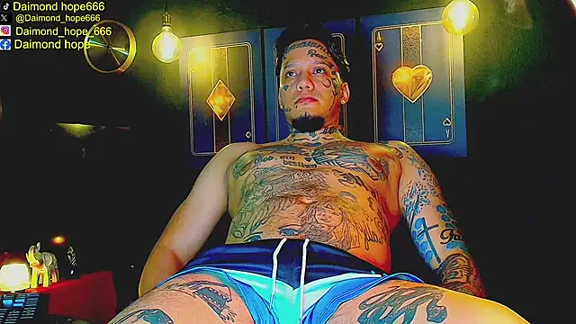 Snapshot of daimond_hope666 chatting on December 15, 8:46 pm daimond hope666 online show from December 15, 8:46 pm