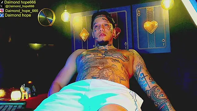 Snapshot of daimond_hope666 chatting on December 16, 8:58 pm daimond hope666 online show from December 16, 8:58 pm