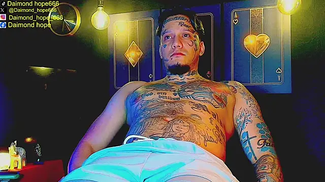 Snapshot of daimond_hope666 chatting on December 17, 9:32 pm daimond hope666 online show from December 17, 9:32 pm