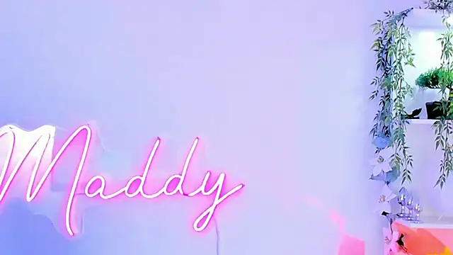 MaddyParisi online show from February 7, 3:34 am