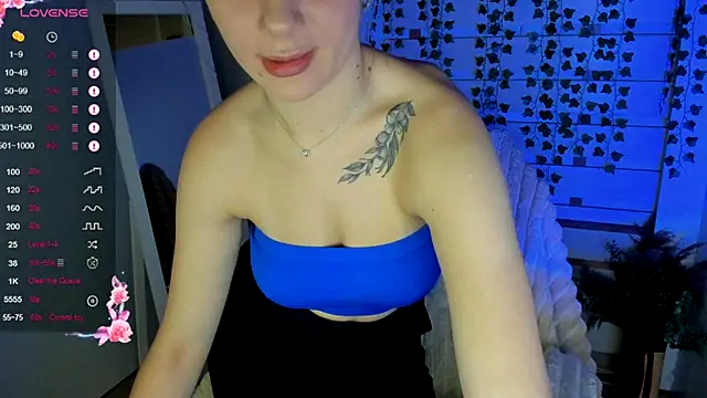 Snapshot of Bella_XO chatting on September 20, 6:36 am Bella XO online show from September 20, 6:36 am