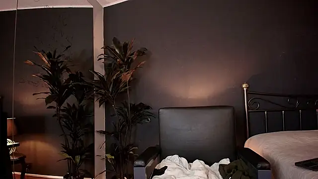 LeanaMature online show from March 4, 11:00 pm