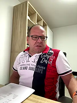 Snapshot of coupleLatinaLovers chatting on September 25, 5:44 am coupleLatinaLovers online show from September 25, 5:44 am