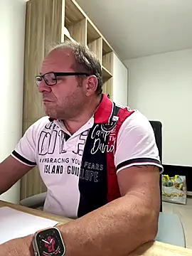 Snapshot of coupleLatinaLovers chatting on September 26, 5:22 am coupleLatinaLovers online show from September 26, 5:22 am