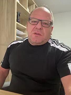 Snapshot of coupleLatinaLovers chatting on October 6, 5:05 am coupleLatinaLovers online show from October 6, 5:05 am