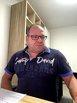 Snapshot of coupleLatinaLovers chatting on October 7, 5:04 am coupleLatinaLovers online show from October 7, 5:04 am