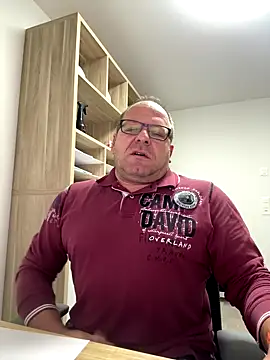 Snapshot of coupleLatinaLovers chatting on October 14, 4:46 am coupleLatinaLovers online show from October 14, 4:46 am