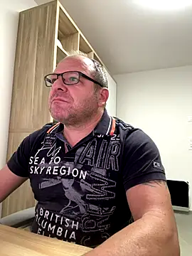 Snapshot of coupleLatinaLovers chatting on October 24, 4:53 am coupleLatinaLovers online show from October 24, 4:53 am