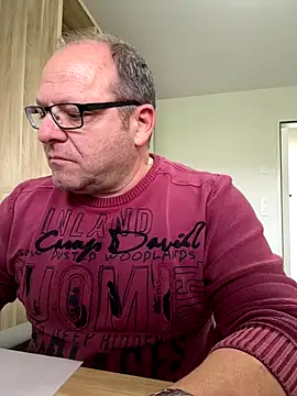 Snapshot of coupleLatinaLovers chatting on October 28, 11:36 am coupleLatinaLovers online show from October 28, 11:36 am