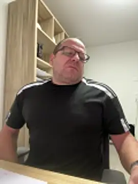 Snapshot of coupleLatinaLovers chatting on October 29, 5:53 am coupleLatinaLovers online show from October 29, 5:53 am