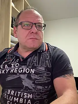 Snapshot of coupleLatinaLovers chatting on October 30, 6:04 am coupleLatinaLovers online show from October 30, 6:04 am