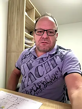 Snapshot of coupleLatinaLovers chatting on November 12, 6:25 am coupleLatinaLovers online show from November 12, 6:25 am