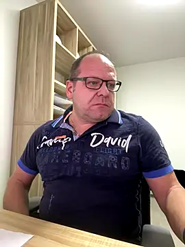 Snapshot of coupleLatinaLovers chatting on November 24, 8:25 am coupleLatinaLovers online show from November 24, 8:25 am