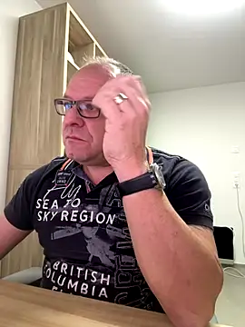 Snapshot of coupleLatinaLovers chatting on November 28, 7:00 am coupleLatinaLovers online show from November 28, 7:00 am