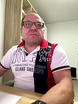 Snapshot of coupleLatinaLovers chatting on December 1, 6:07 am coupleLatinaLovers online show from December 1, 6:07 am