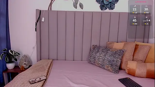 Snapshot of Saray_M_ chatting on October 17, 5:15 pm Saray M online show from October 17, 5:15 pm