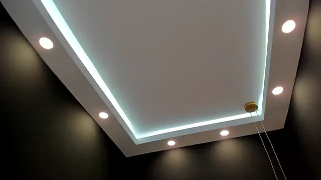 chloe zulay online show from February 15, 2:47 am