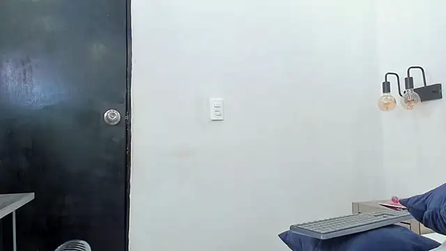 chloe zulay online show from February 13, 4:30 am