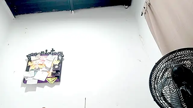 PetiteIvoryQueen19 online show from October 18, 5:21 am