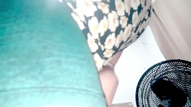 PetiteIvoryQueen19 online show from December 5, 3:15 am