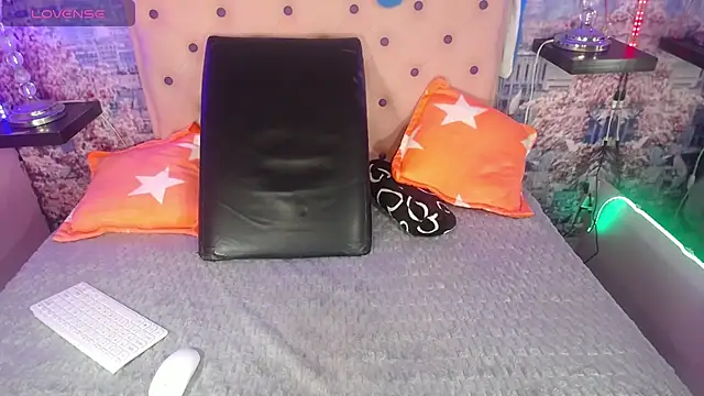 jacksyangeel2 online show from January 17, 4:06 am