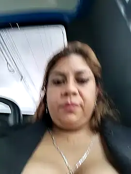 Snapshot of Laura-Hernandez chatting on December 4, 8:40 pm Laura-Hernandez online show from December 4, 8:40 pm