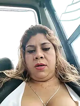 Snapshot of Laura-Hernandez chatting on December 13, 4:38 pm Laura-Hernandez online show from December 13, 4:38 pm