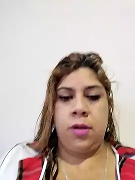 Snapshot of Laura-Hernandez chatting on December 14, 10:50 pm Laura-Hernandez online show from December 14, 10:50 pm