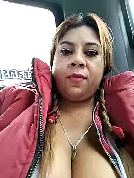 Snapshot of Laura-Hernandez chatting on December 18, 2:38 pm Laura-Hernandez online show from December 18, 2:38 pm