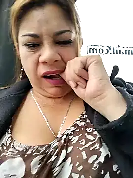 Snapshot of Laura-Hernandez chatting on December 23, 4:06 pm Laura-Hernandez online show from December 23, 4:06 pm