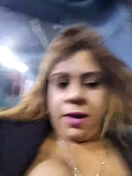 Snapshot of Laura-Hernandez chatting on December 29, 1:13 am Laura-Hernandez online show from December 29, 1:13 am