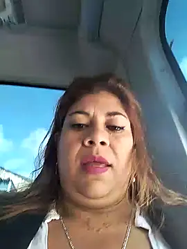 Snapshot of Laura-Hernandez chatting on December 31, 2:47 pm Laura-Hernandez online show from December 31, 2:47 pm