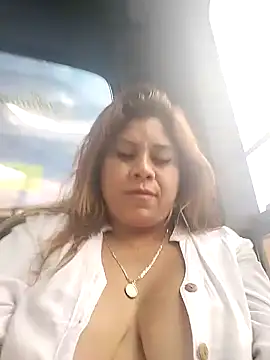 Snapshot of Laura-Hernandez chatting on January 7, 7:06 pm Laura-Hernandez online show from January 7, 7:06 pm