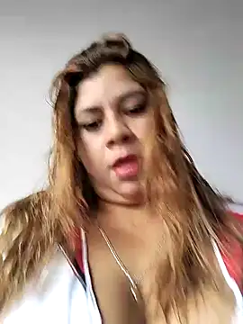Snapshot of Laura-Hernandez chatting on January 10, 3:58 pm Laura-Hernandez online show from January 10, 3:58 pm