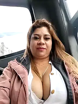 Snapshot of Laura-Hernandez chatting on January 25, 8:42 pm Laura-Hernandez online show from January 25, 8:42 pm