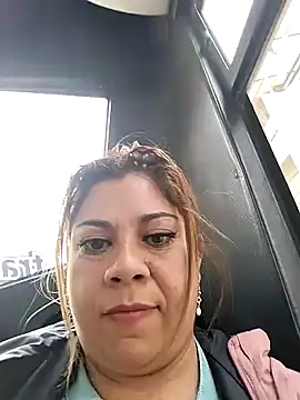 Snapshot of Laura-Hernandez chatting on January 29, 3:47 pm Laura-Hernandez online show from January 29, 3:47 pm