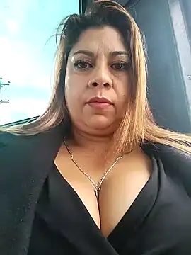 Snapshot of Laura-Hernandez chatting on February 7, 1:22 pm Laura-Hernandez online show from February 7, 1:22 pm