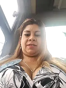 Snapshot of Laura-Hernandez chatting on February 12, 2:32 pm Laura-Hernandez online show from February 12, 2:32 pm