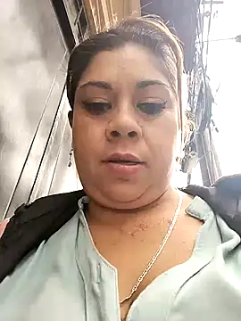 Snapshot of Laura-Hernandez chatting on February 13, 5:11 pm Laura-Hernandez online show from February 13, 5:11 pm