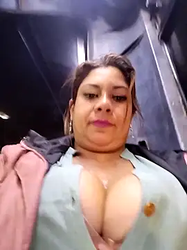 Snapshot of Laura-Hernandez chatting on February 14, 12:41 am Laura-Hernandez online show from February 14, 12:41 am