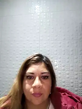 Snapshot of Laura-Hernandez chatting on February 15, 12:26 am Laura-Hernandez online show from February 15, 12:26 am