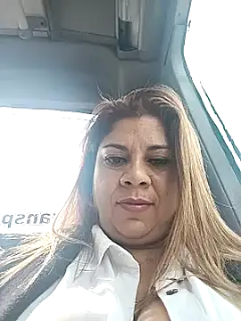 Snapshot of Laura-Hernandez chatting on February 18, 2:38 pm Laura-Hernandez online show from February 18, 2:38 pm
