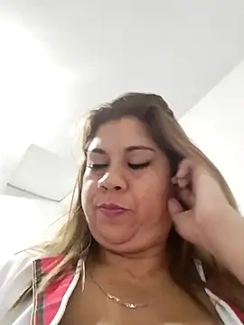 Snapshot of Laura-Hernandez chatting on February 18, 5:42 pm Laura-Hernandez online show from February 18, 5:42 pm