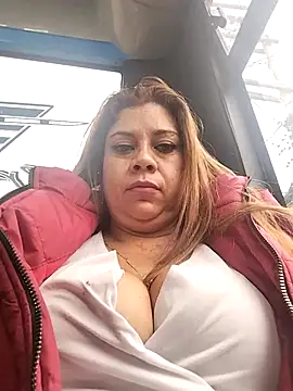 Snapshot of Laura-Hernandez chatting on February 18, 10:47 pm Laura-Hernandez online show from February 18, 10:47 pm