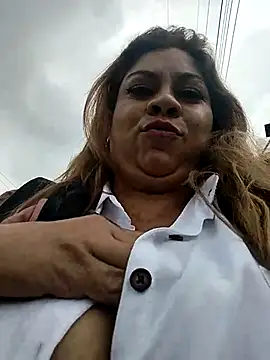 Snapshot of Laura-Hernandez chatting on February 22, 7:03 pm Laura-Hernandez online show from February 22, 7:03 pm
