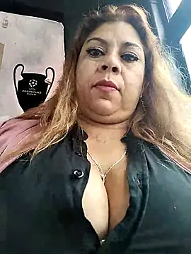Snapshot of Laura-Hernandez chatting on February 24, 3:42 pm Laura-Hernandez online show from February 24, 3:42 pm